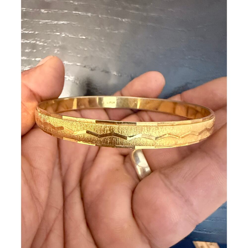 Vintage Signed Monet Gold Tone Textured Zig Zag Bangle Bracelet 7.75”